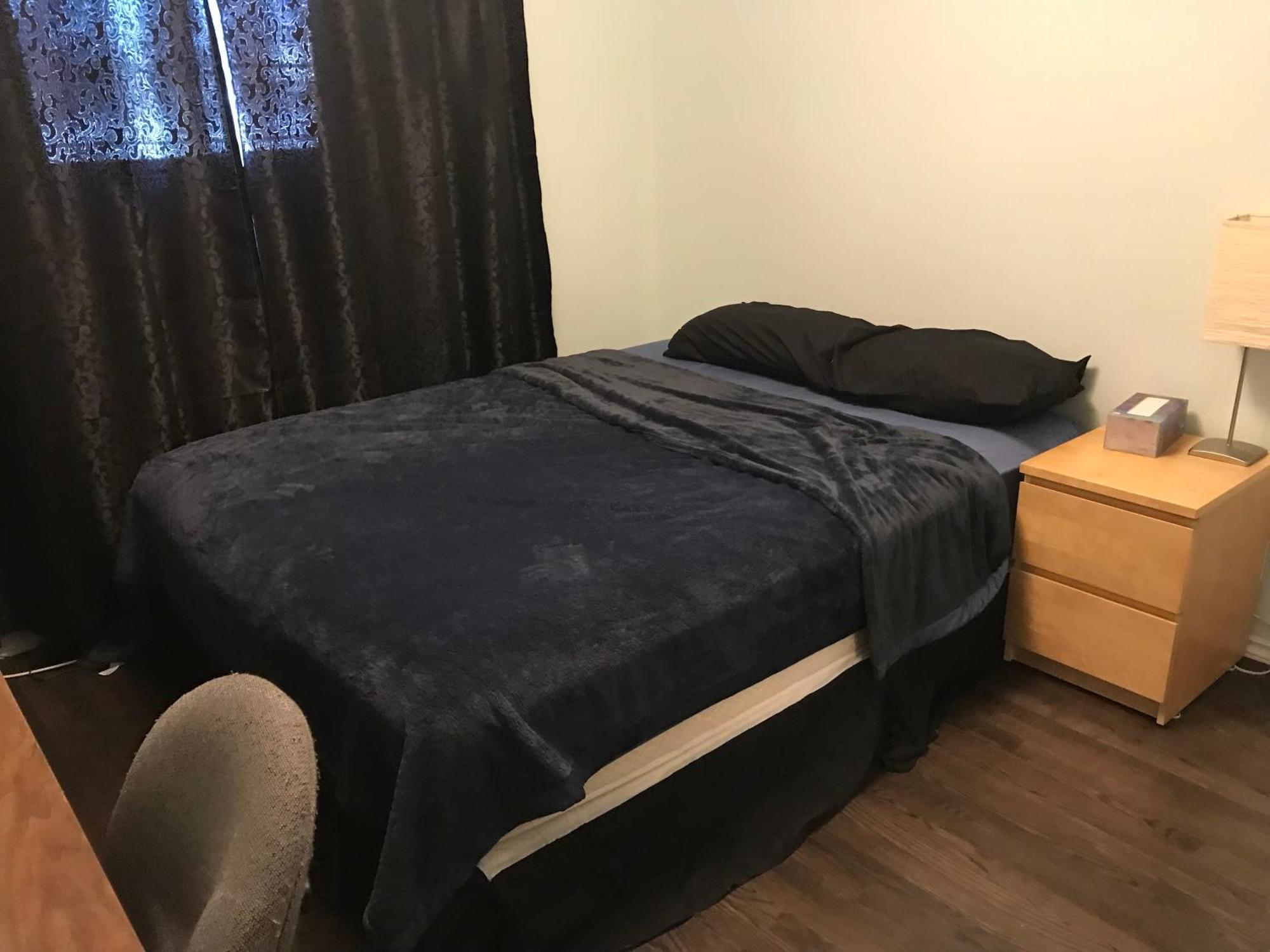 Ranny'S Private Rooms Calgary Bagian luar foto