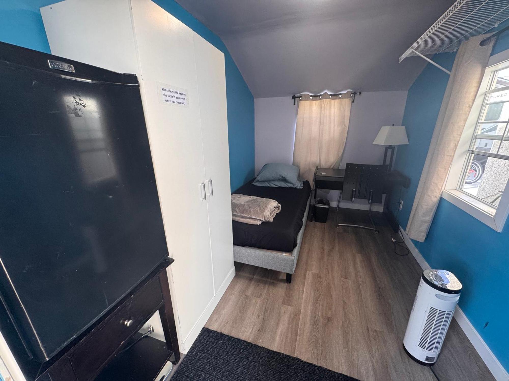 Ranny'S Private Rooms Calgary Bagian luar foto