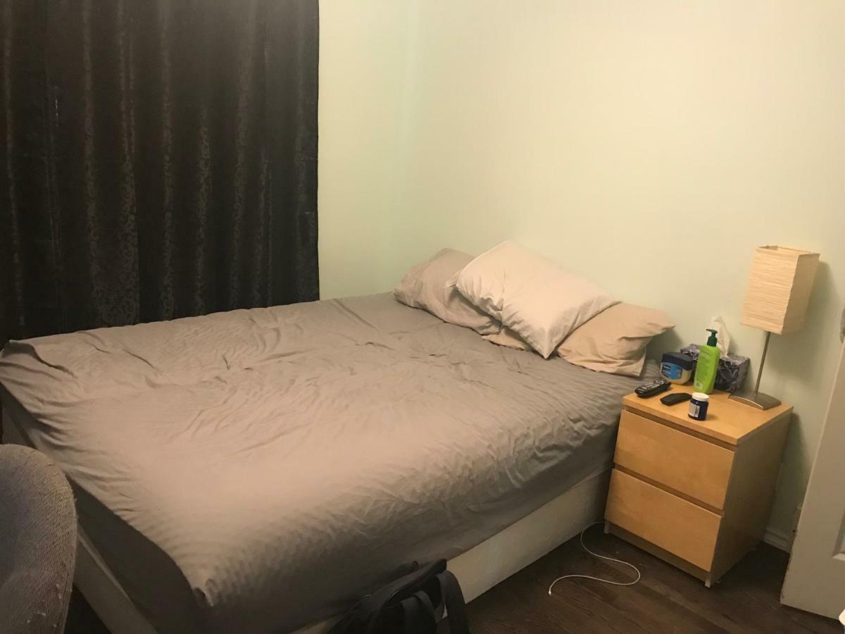 Ranny'S Private Rooms Calgary Bagian luar foto