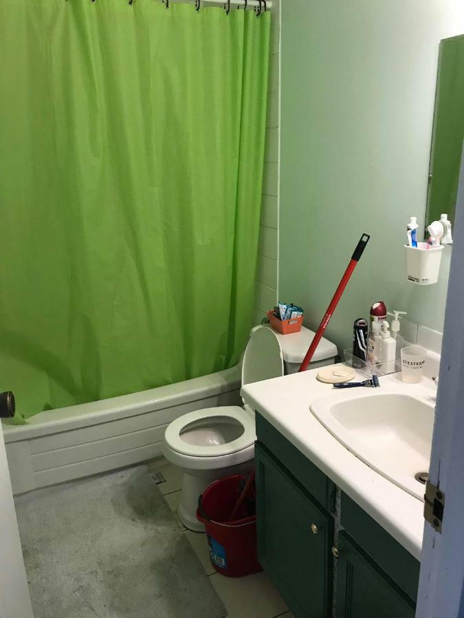 Ranny'S Private Rooms Calgary Bagian luar foto